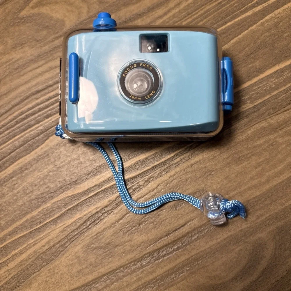 35mm‎ Underwater Camera Blue Focus Free 28mm Lens Vintage Retro Style Reusable